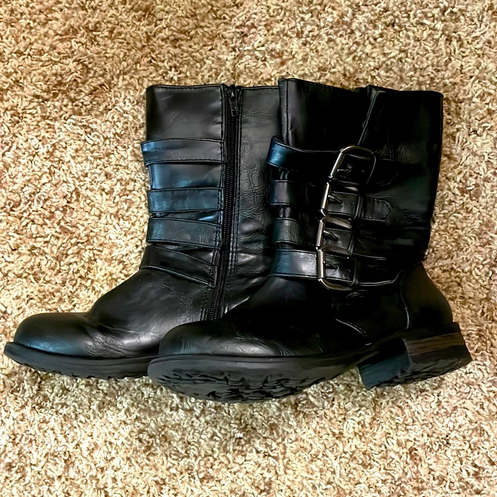 Rampage Black Buckle Detailed Zip-up Boots Size 6